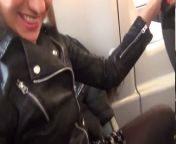 Молодая парочка трахается в тролейбусе